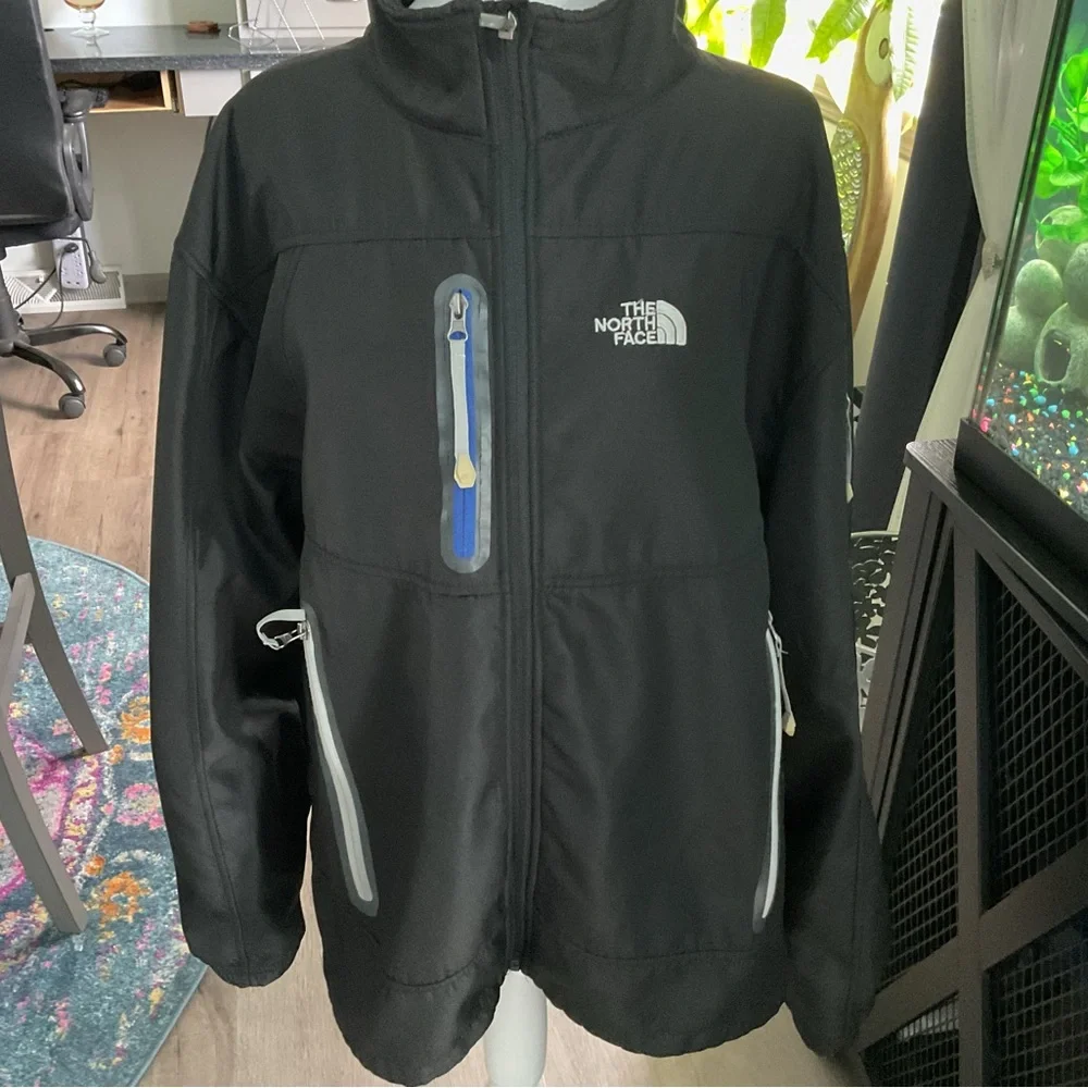 The North Face Black Softshell Jacket - Picture 2 of 5